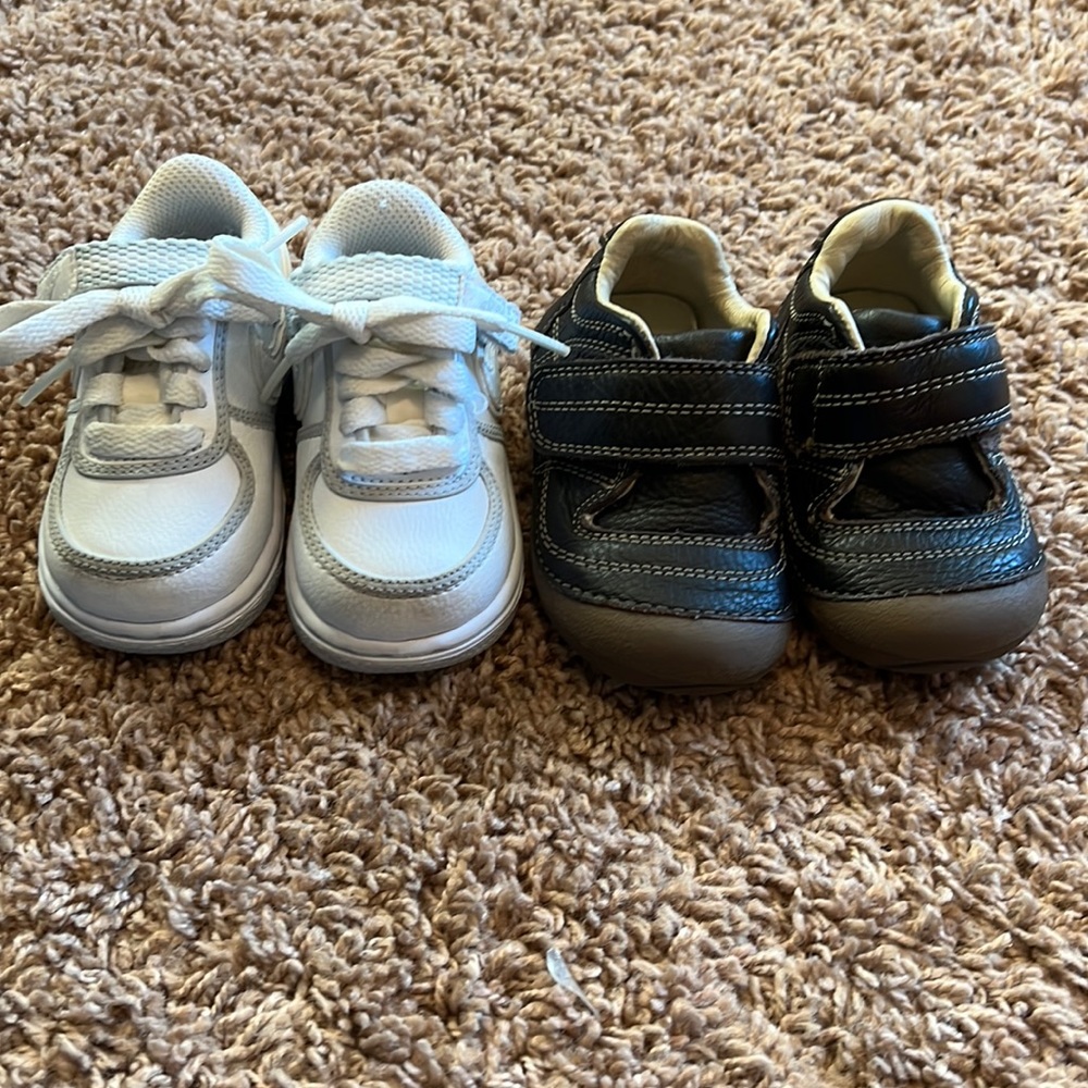 Bundle of two shoes for toddlers, size 4 and 4.5W